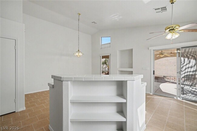 Building Photo - 2054 Cardigan Ave