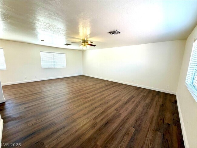 Building Photo - 1571 Turf Dr