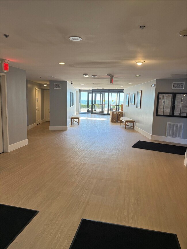 Building Photo - 7700 Seawall Blvd