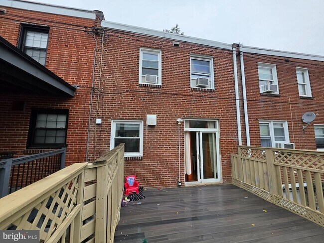 Building Photo - 408 Slocum St