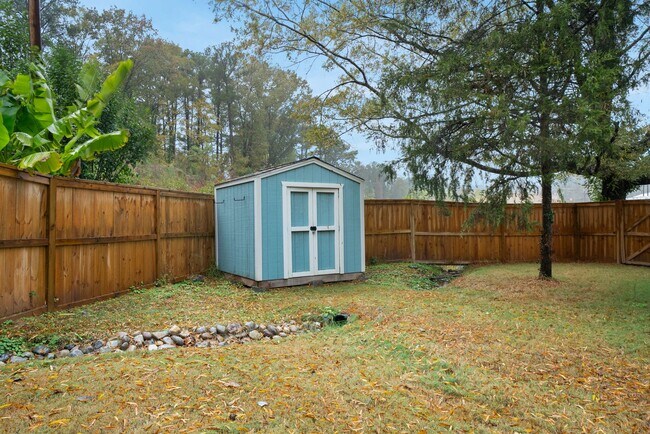 Building Photo - Durham's Best Ranch!