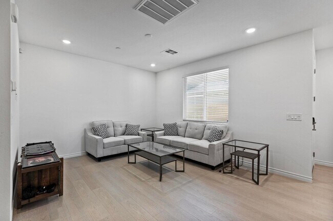 Building Photo - Desirable Inspirada Next-Gen Home! 4 Bedro...
