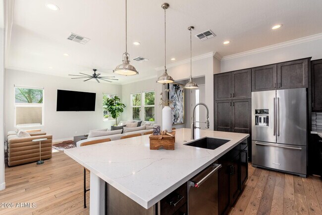 Building Photo - 1555 E Ocotillo Rd