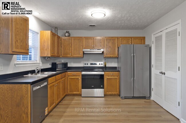 Building Photo - Modern 2BR Townhome Near MTSU, Washer & Dryer Included