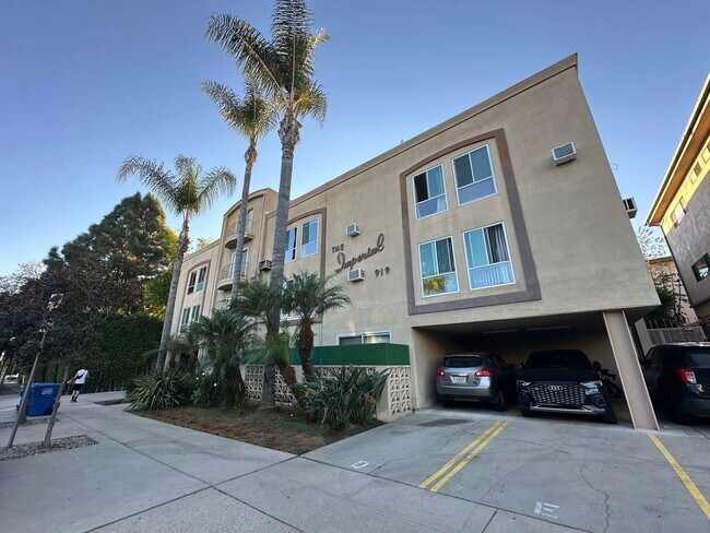 Building Photo - 919 N Alfred St