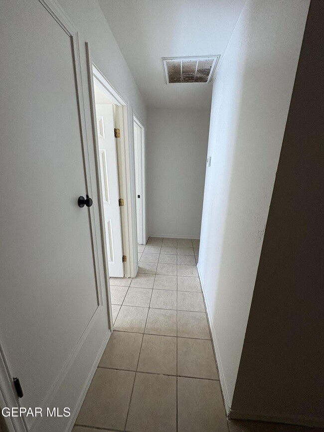 Building Photo - 3932 Truman Ave