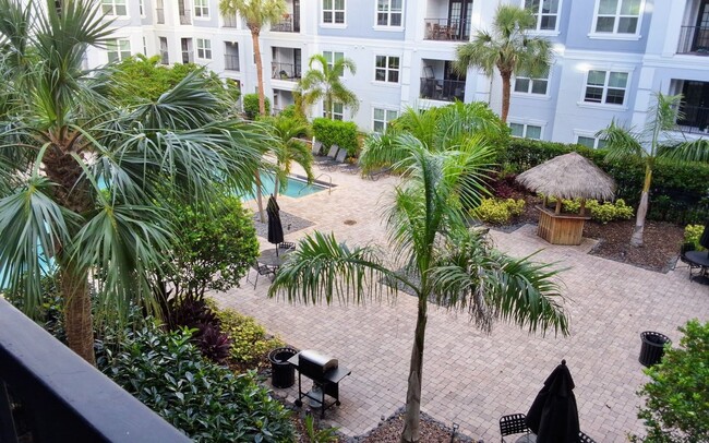 Building Photo - Beautiful 1/1 Pool View Condo x Rent @ The...