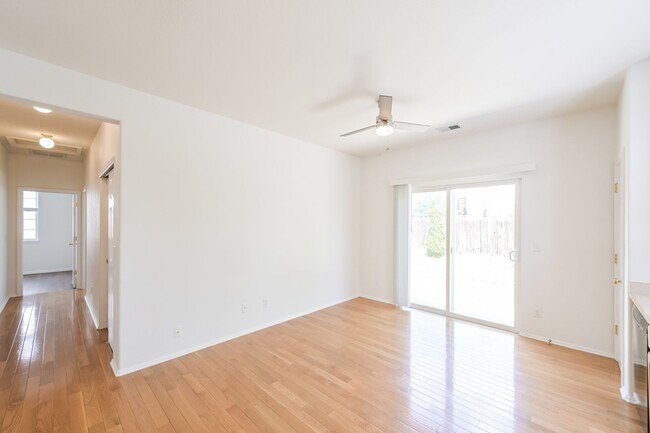 Building Photo - 3 Bed/ 2Bath Close to Buckley Space Base