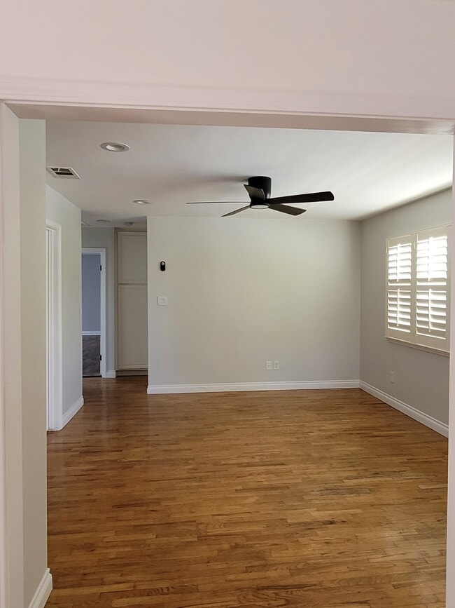 LIVING ROOM - 2604 Graham Ave