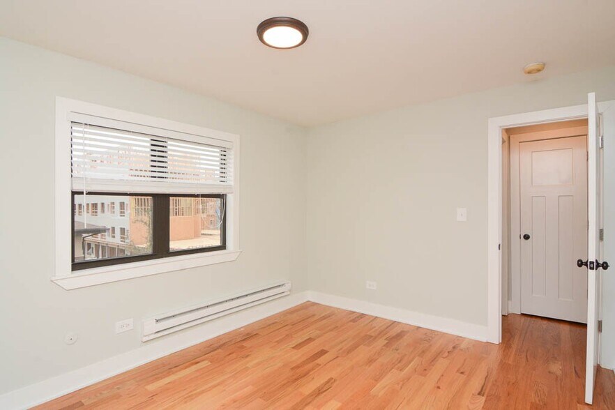 Building Photo - 701 Elm Pl