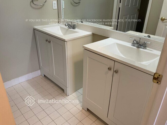 Building Photo - 1170 NW 185th Ave