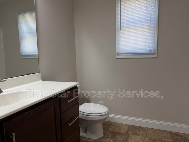 Building Photo - 1218 Hawthorn Ct