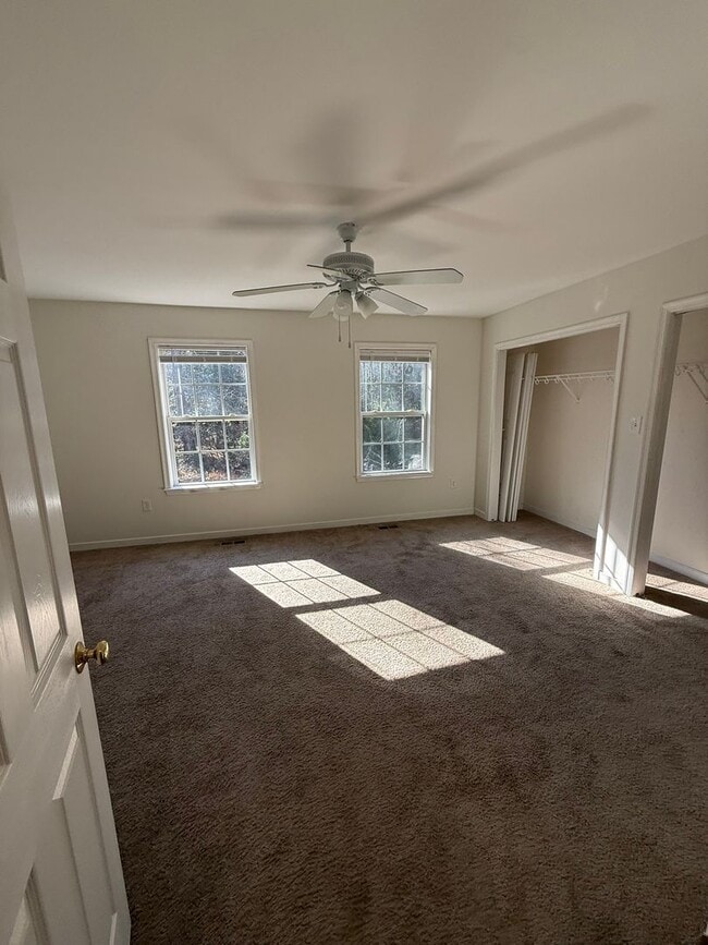 Building Photo - 3-bedroom 3.5 bath townhouse