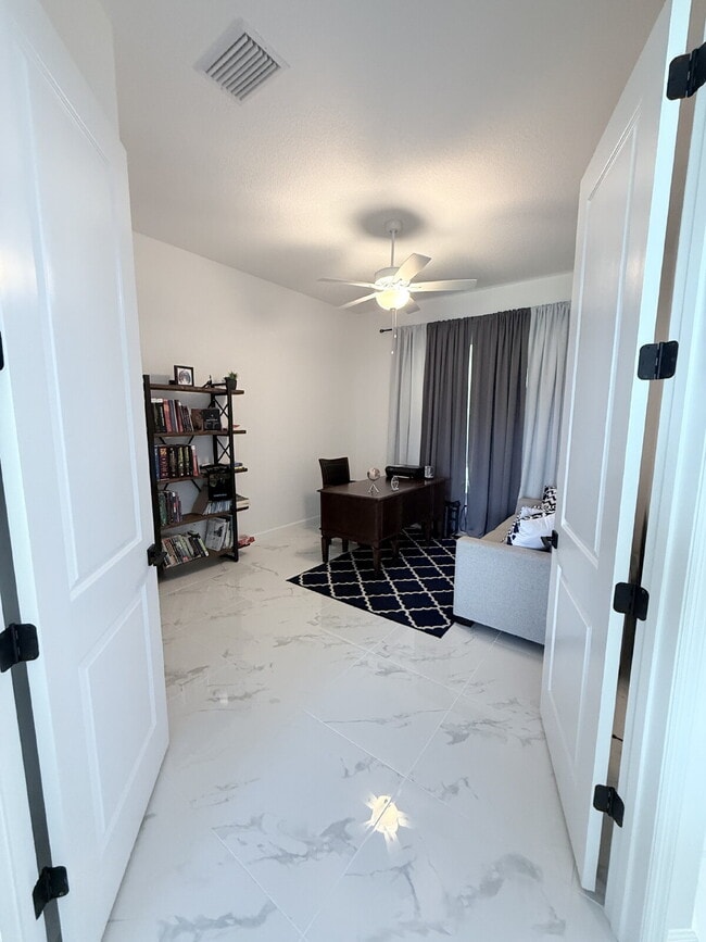 Building Photo - 5 Bedroom and 6 Bathroom, Lake view House