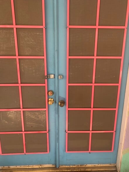 Separate entrance - 1400 Jessica Ave