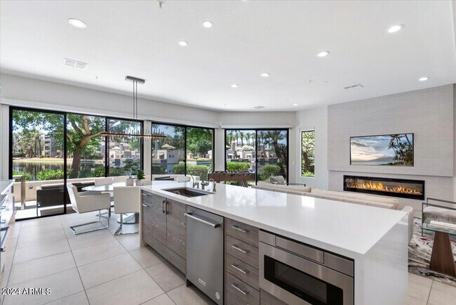 Building Photo - 8989 E Gainey Ranch Rd