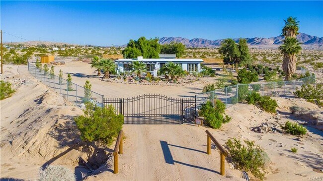 Building Photo - Pool Estate for Lease