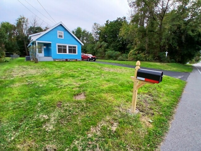 Building Photo - 3702 Armstrong Rd