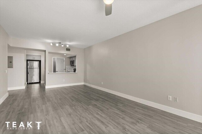 Building Photo - 322 E Central Blvd