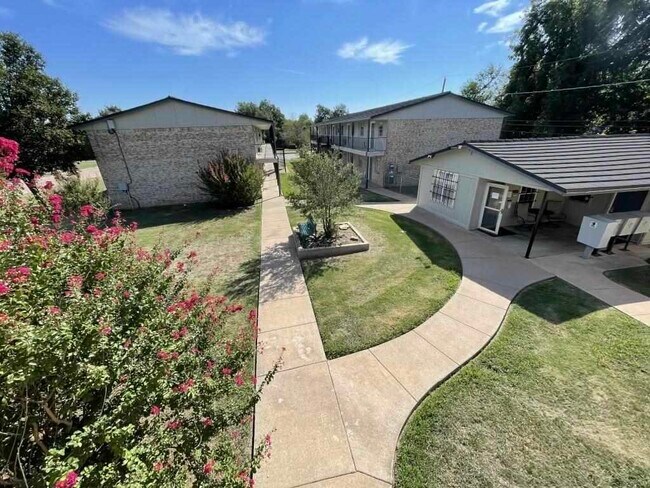 Primary Photo - 1502 NW Kingsbury Ave