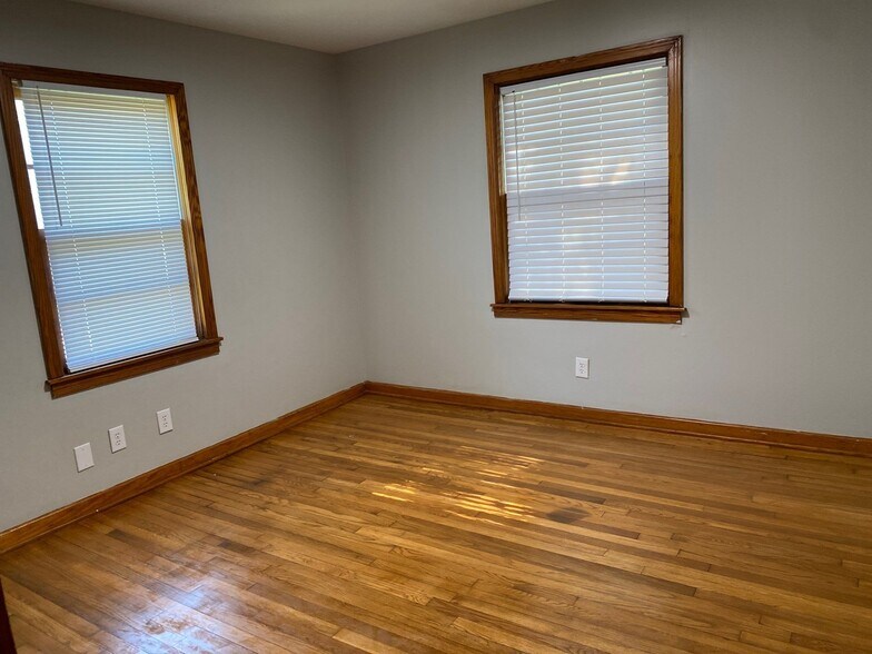 Building Photo - 41 Primrose Dr