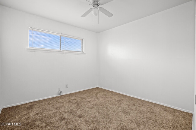 Building Photo - 9532 Waverly Dr
