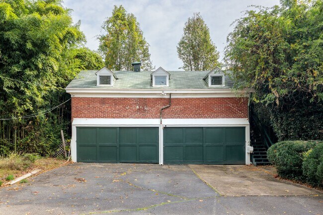 Building Photo - Quaint 1 Bedroom/1 Bathroom Cottage Style Apartment in Richmond ***Available NOW*** MULTIPLE APPS...