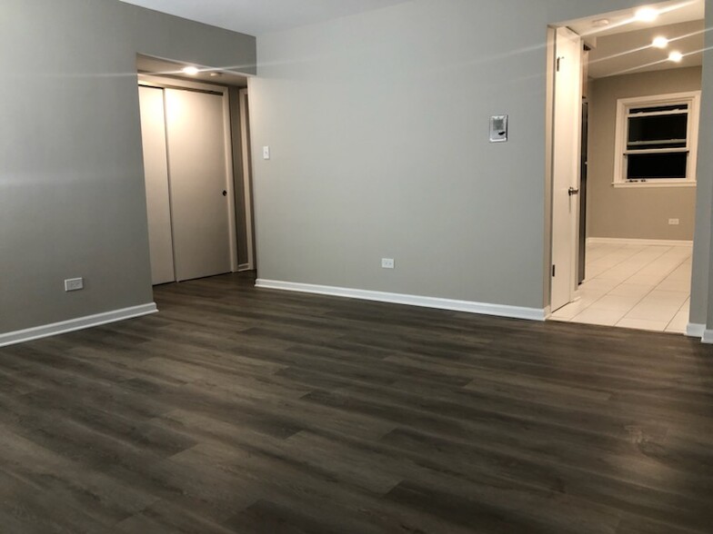 Building Photo - 5849 S Francisco Ave