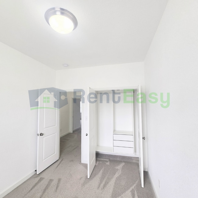 Building Photo - 2107 Steiner St