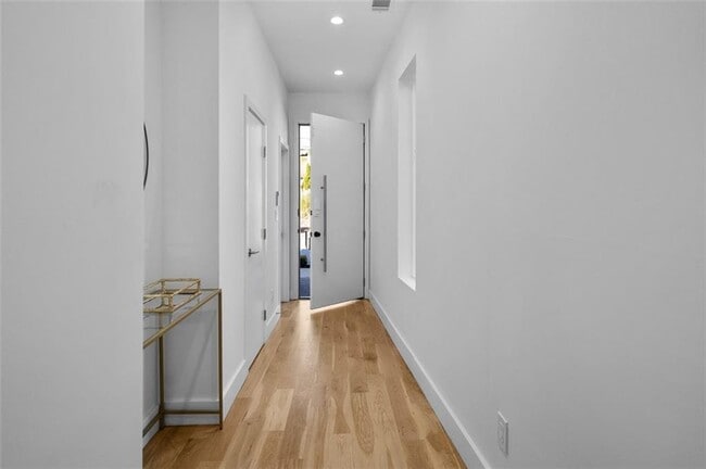 Building Photo - 147 Hutchinson St NE