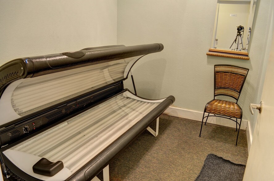 Building Photo - 16817 Larch Way