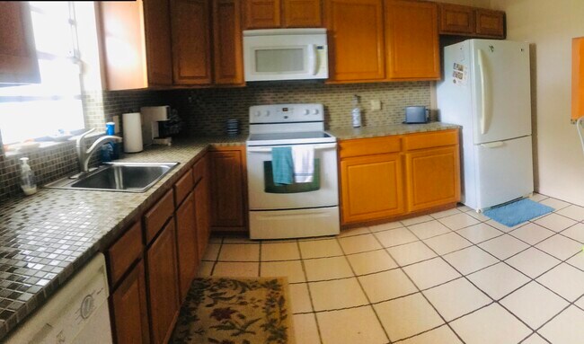 Building Photo - 519 Holyoke Ln