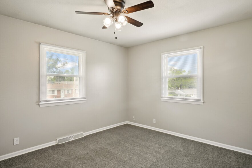 Building Photo - 1218 Sunset Dr