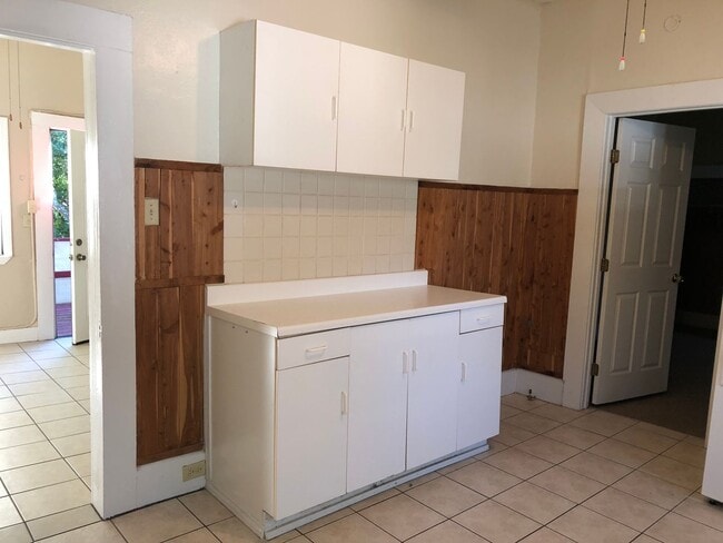Building Photo - 1 Bedroom Apartment Close to SHSU