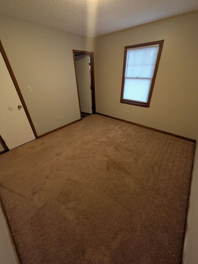 Building Photo - 1BD/1BA Unit at Westmont Apartments in Hickory