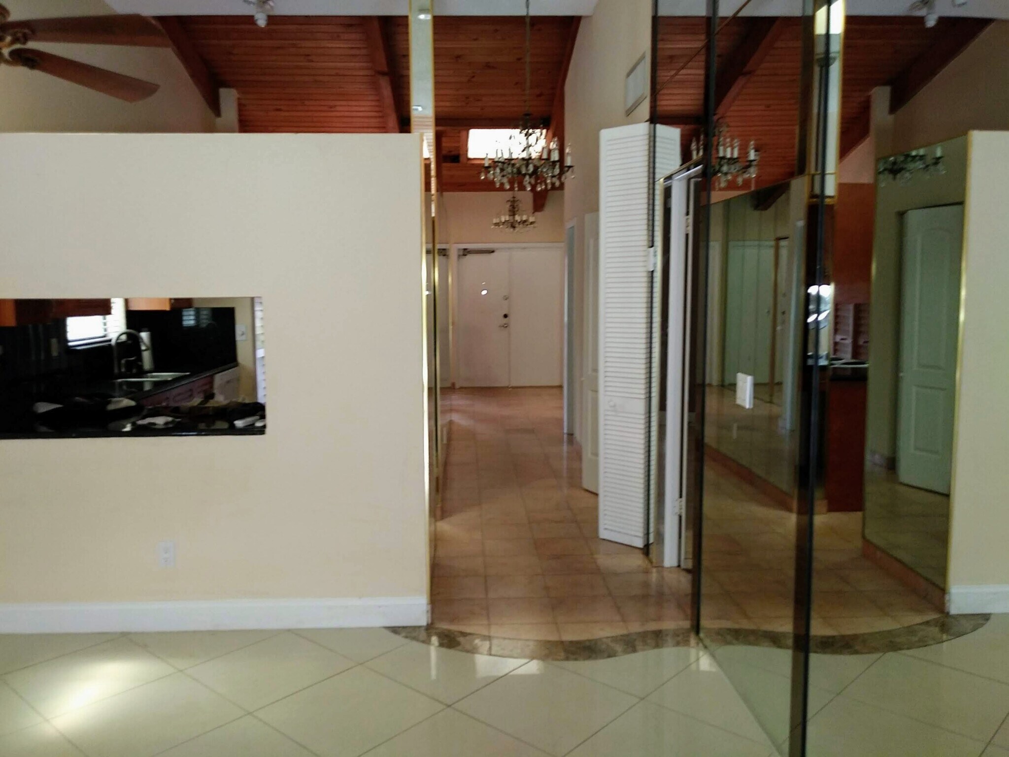 Building Photo - 2675 S Parkview Dr