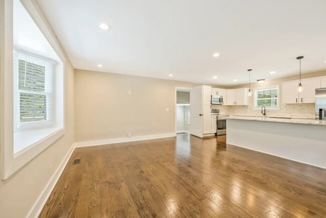 Building Photo - 5008 Suter Dr