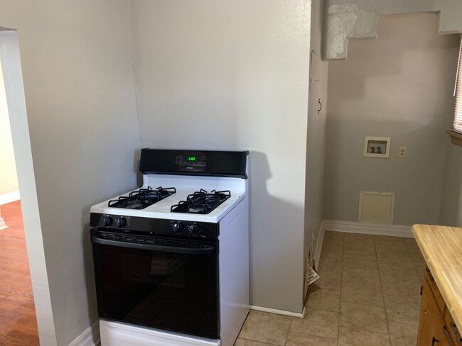 Building Photo - Nice 2 Bed 1 Bath Apartment in Great NW OKC Location! $895 Per Month!