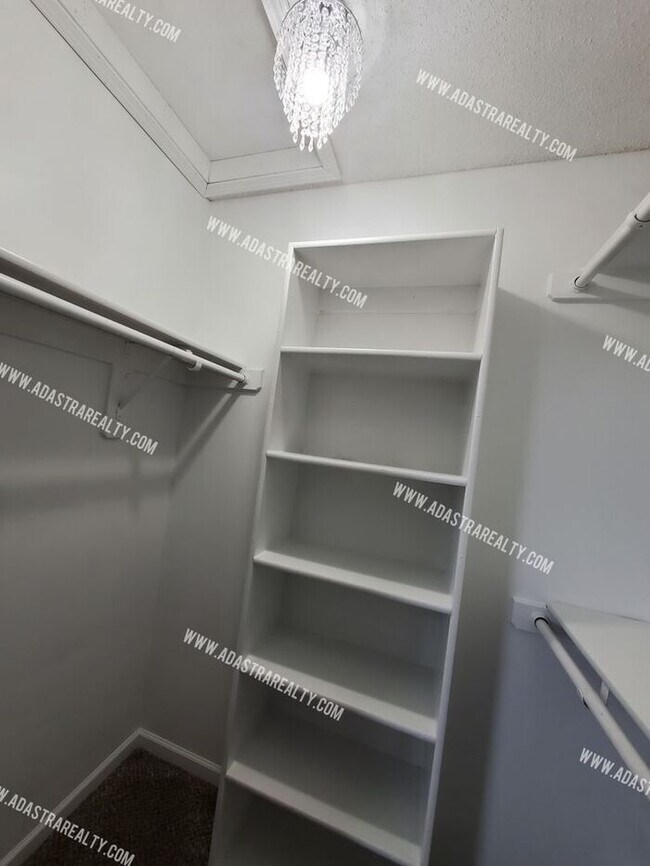 Building Photo - Gorgeous Modern Shawnee Townhome!! So much...