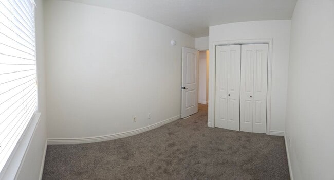 Building Photo - 576 Sunflower Rd