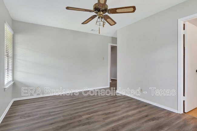 Building Photo - 14301 Brook Hollow Blvd