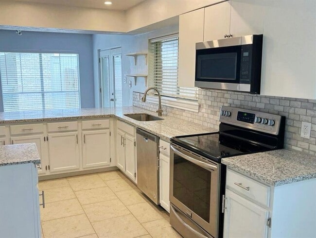 Building Photo - 14423 Cypress Leaf Dr
