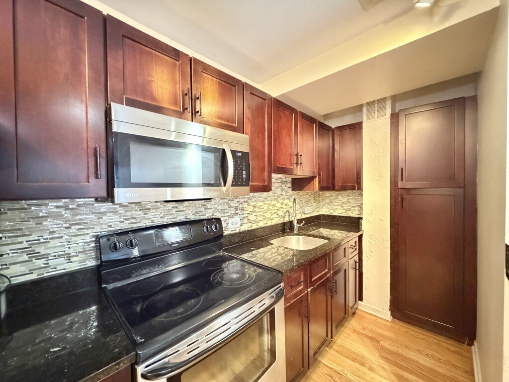 Building Photo - 4180 N Marine Dr