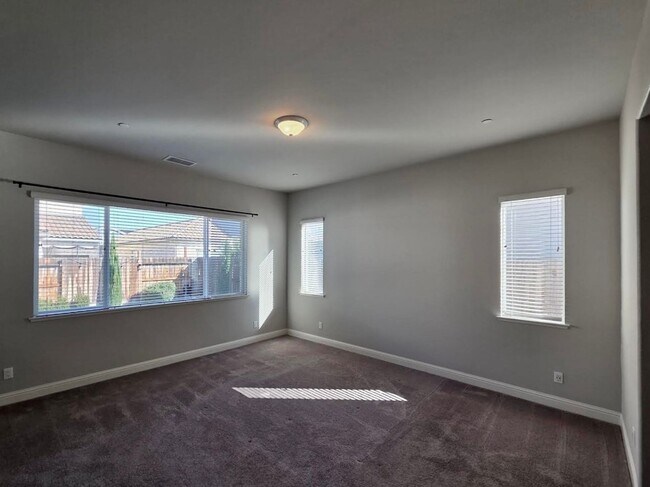 Building Photo - $2,750 Shaw & Locan, 4 Bedroom House - Twa...