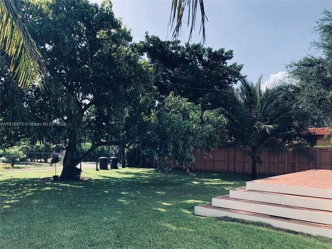 Building Photo - 630 Cardinal St