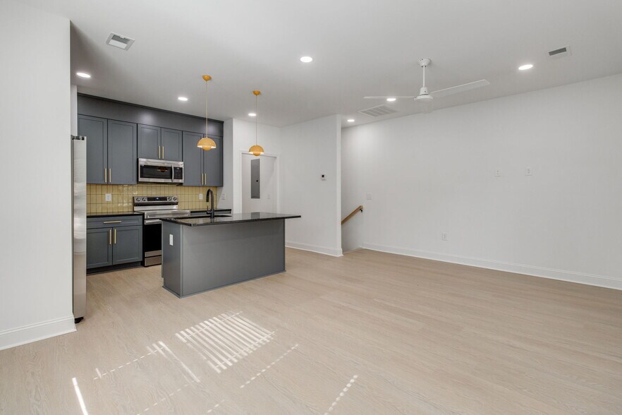 Building Photo - 133 Harden St