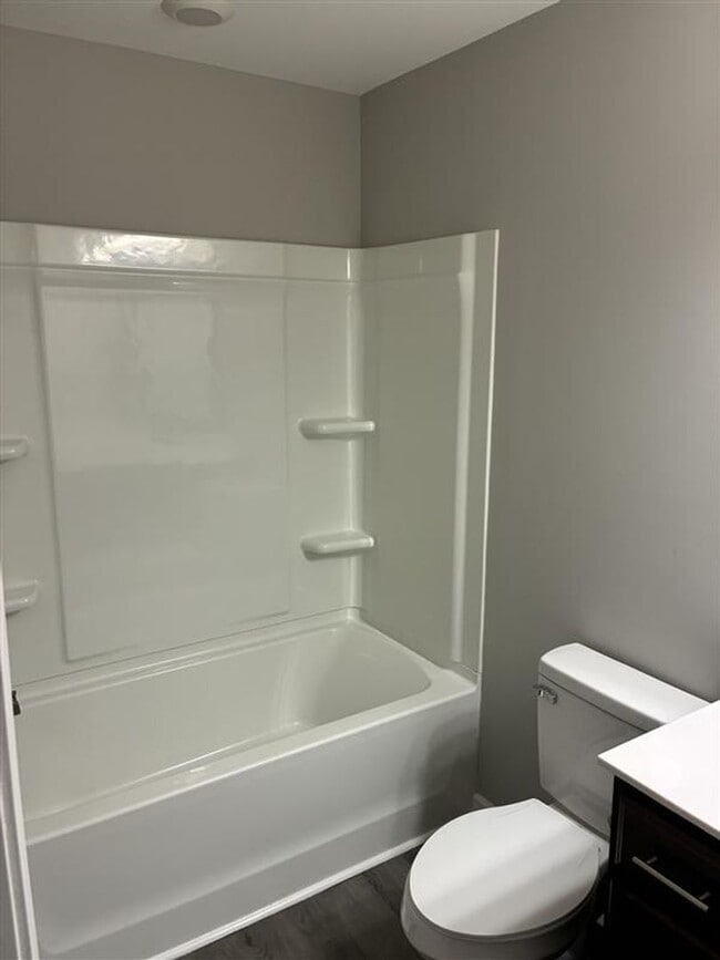 Building Photo - 767 Monroe St