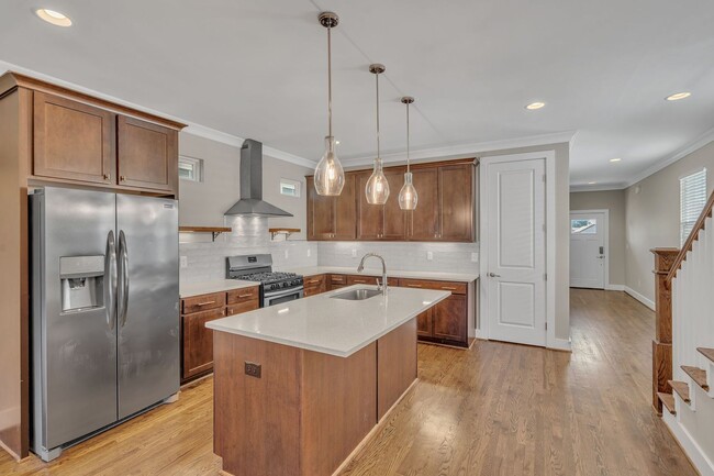Building Photo - 4 BR with amenities in The Nations~