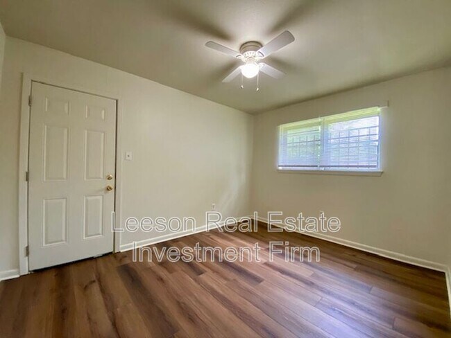 Building Photo - 134 S Greenbrook Loop