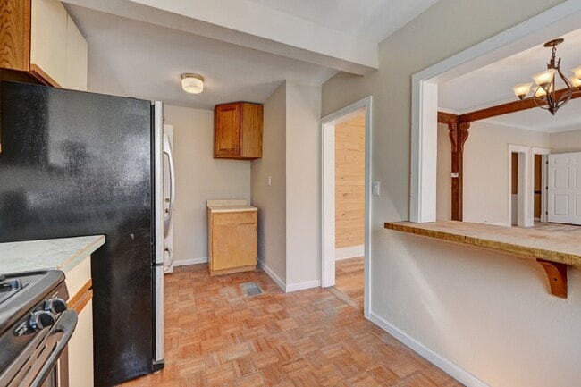 Building Photo - $1,750.00 - 2 Bedrooms, 1 Bathroom, Single...